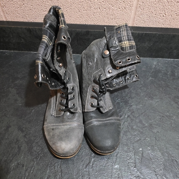 STEVE MADDEN Size 7.5 M Gray Leather Zip Combat Fashion High Ankle Boots - Picture 1 of 10